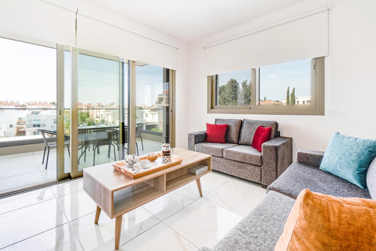 Adolina Apartments By Ezoria Villas Paphos Esterno foto