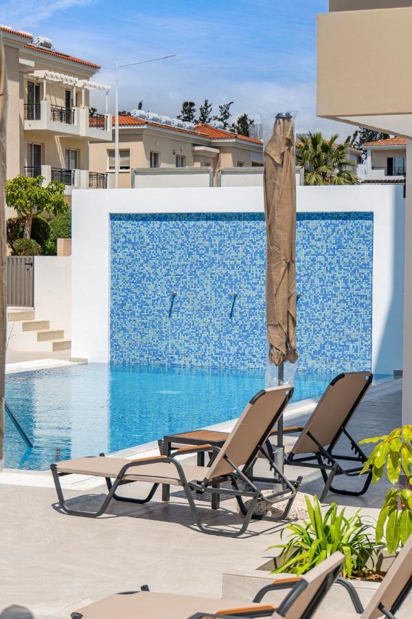 Adolina Apartments By Ezoria Villas Paphos Esterno foto