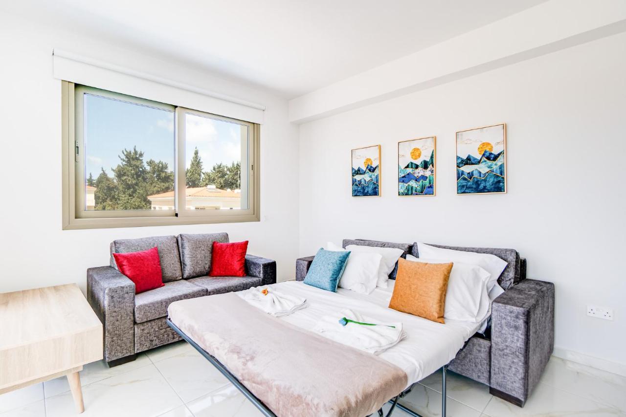 Adolina Apartments By Ezoria Villas Paphos Esterno foto