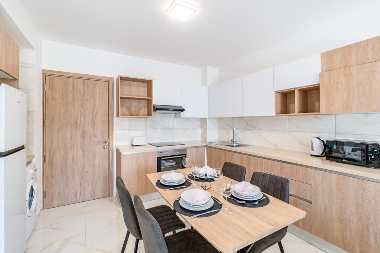 Adolina Apartments By Ezoria Villas Paphos Esterno foto