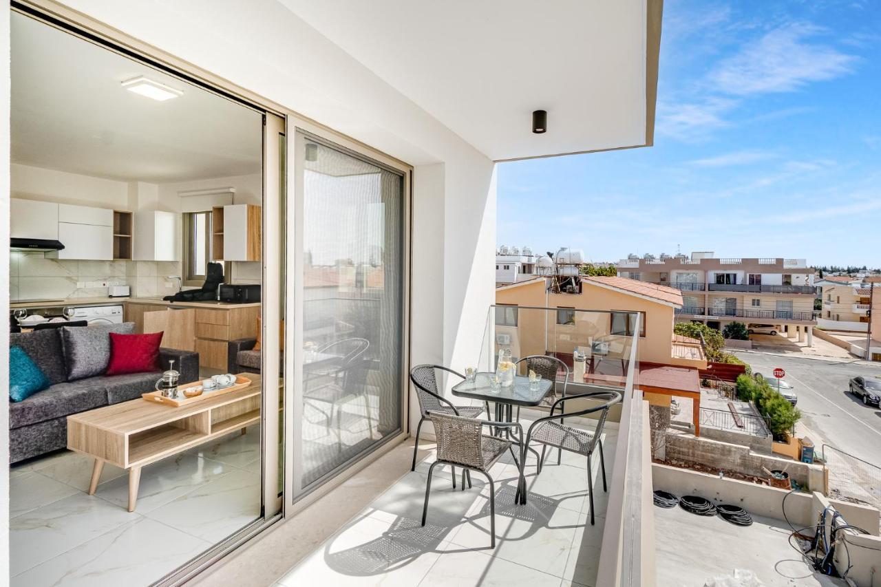 Adolina Apartments By Ezoria Villas Paphos Esterno foto