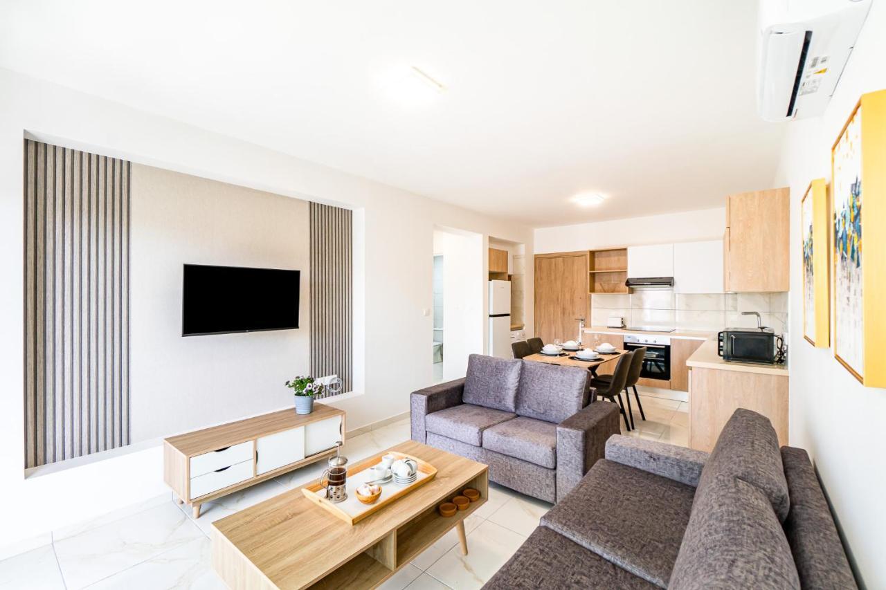 Adolina Apartments By Ezoria Villas Paphos Esterno foto
