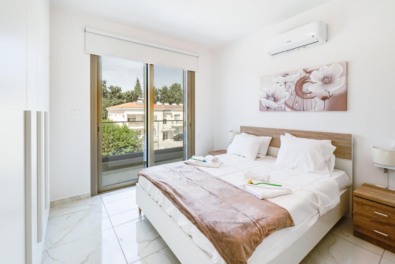 Adolina Apartments By Ezoria Villas Paphos Esterno foto