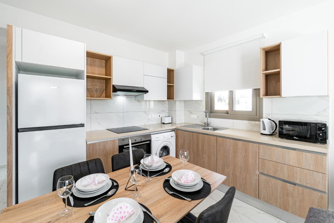 Adolina Apartments By Ezoria Villas Paphos Esterno foto